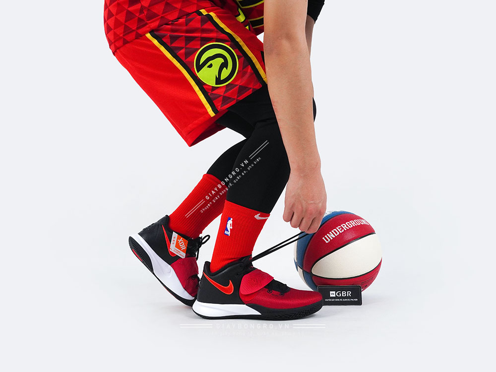 Kyrie Flytrap 3 Black Red