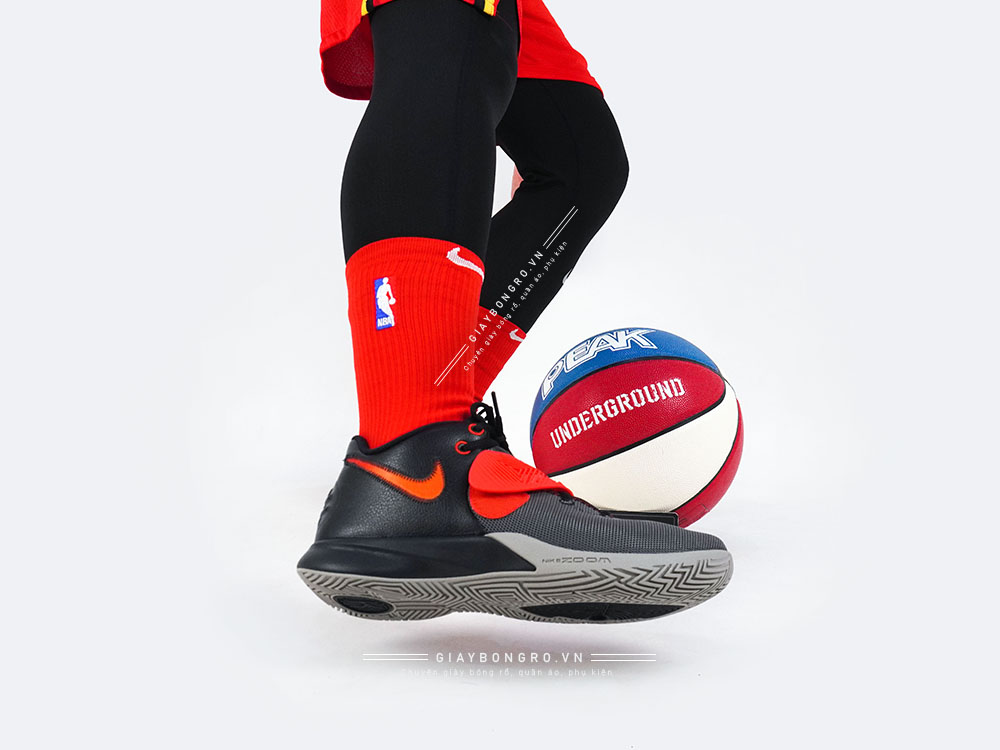 Kyrie Flytrap 3 EP Black Chile Red