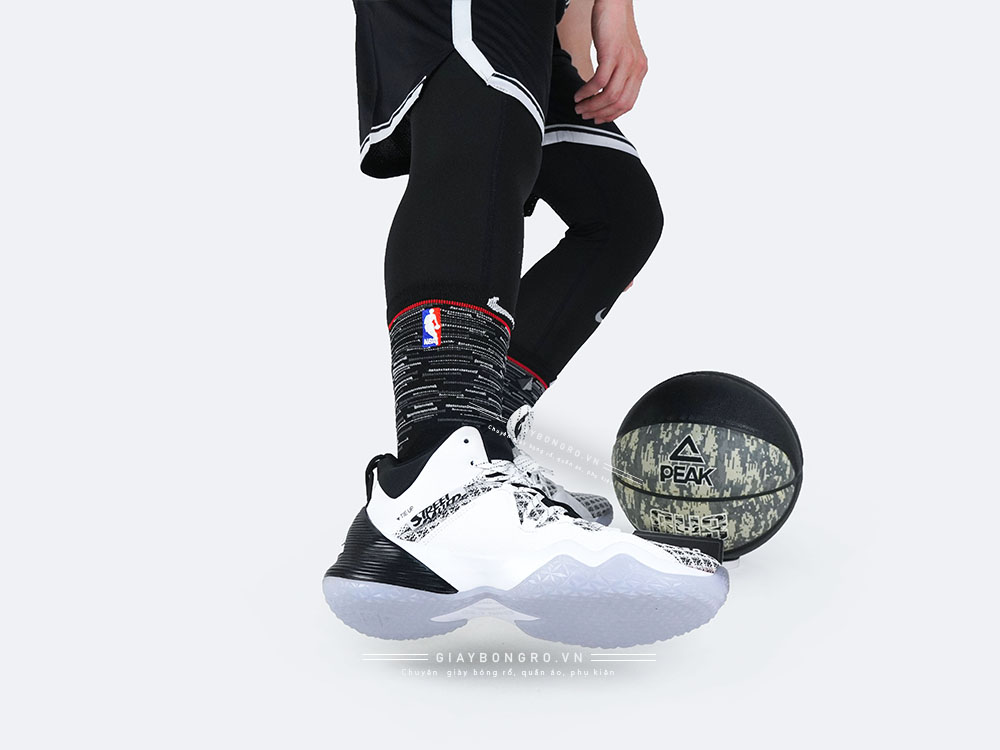 Peak Basketball E03221A Black White