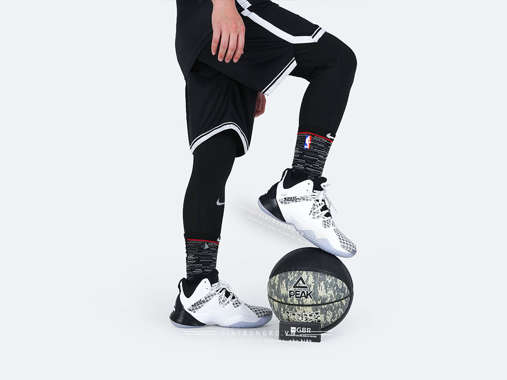 Peak Basketball E03221A Black White