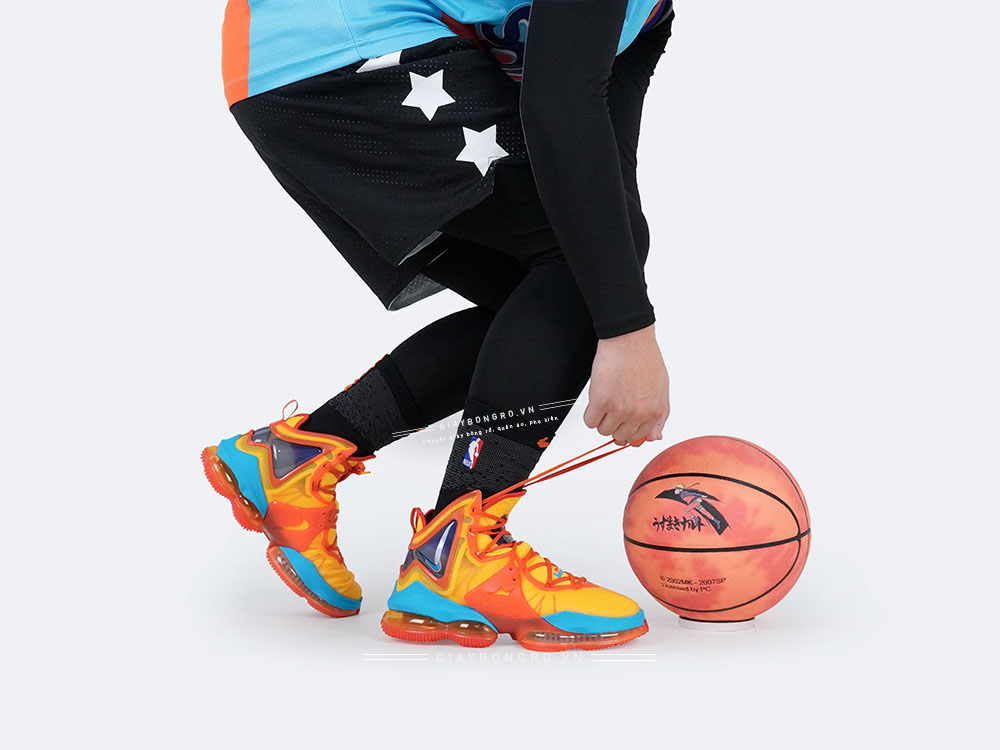 lebron tune squad shoes