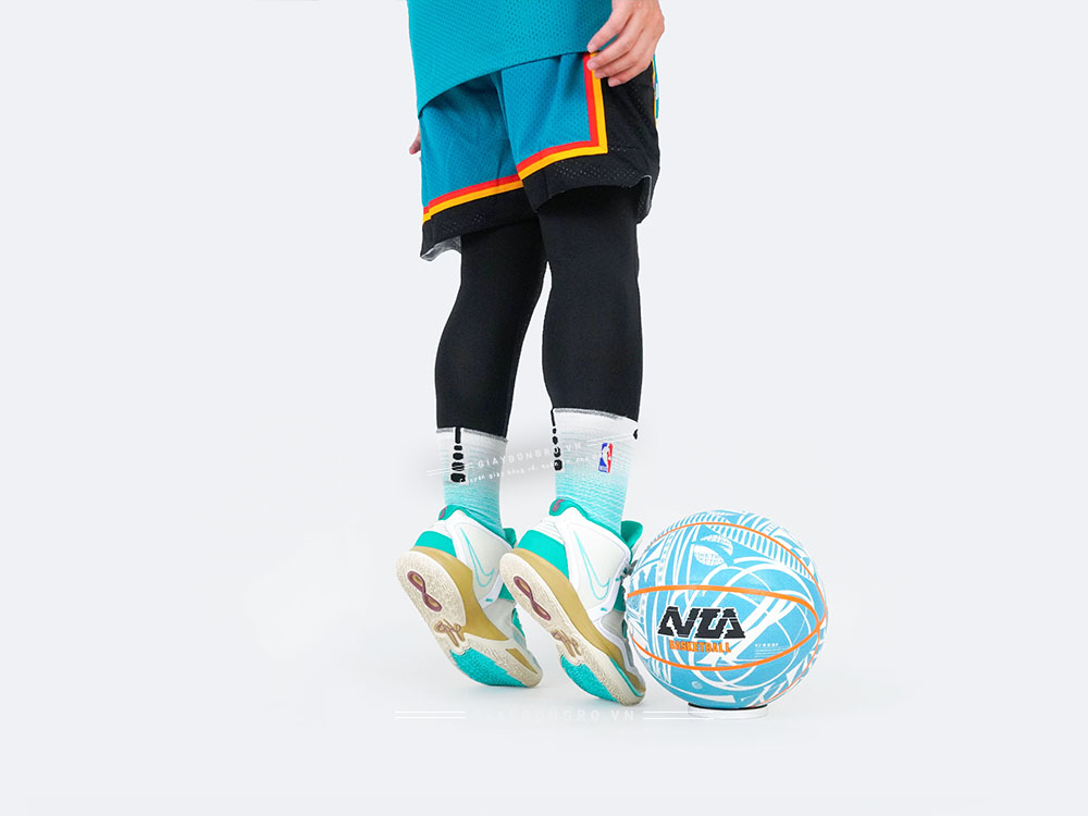 Kyrie 8 x Sue Bird Keep Sue Fresh