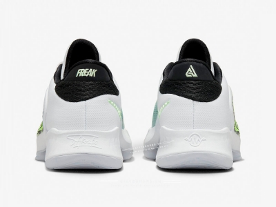 Zoom Freak 4 Barely Volt