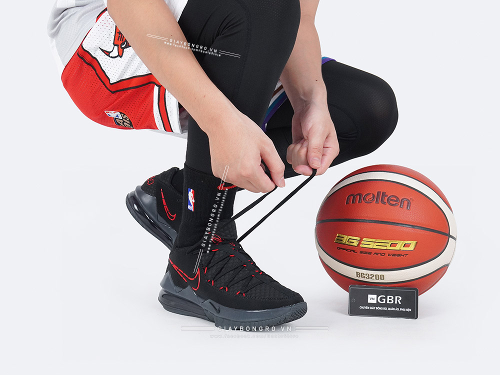 Lebron 17 Low Bred