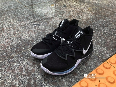Kyrie 5 Magic Black