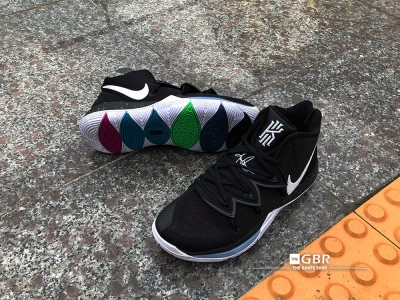 Kyrie 5 Magic Black