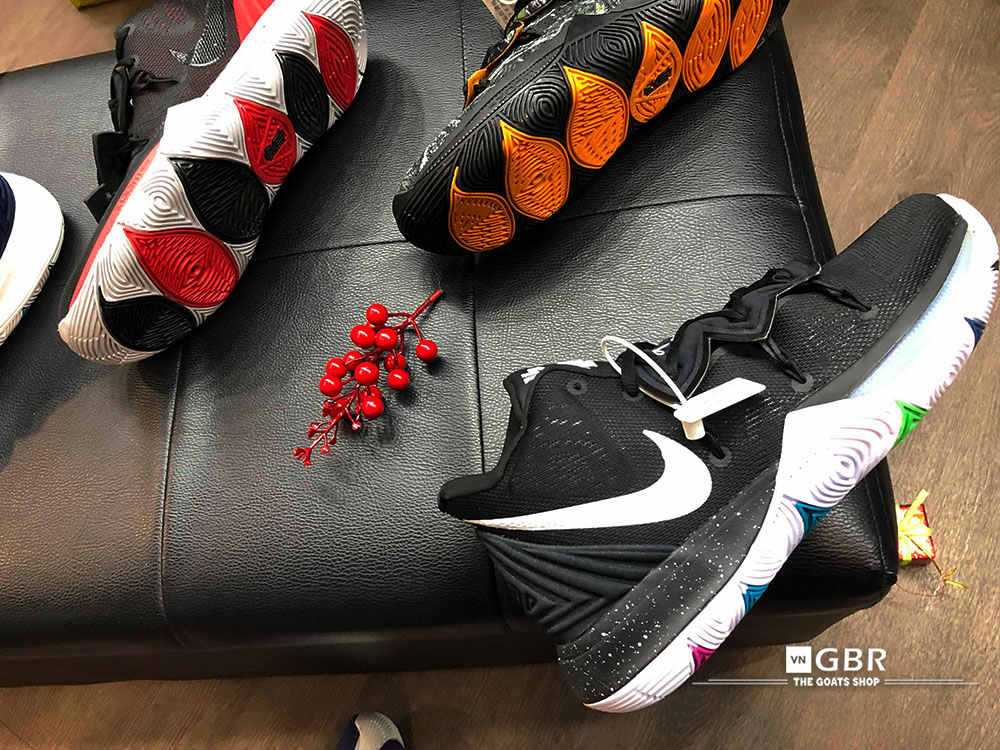 Kyrie 5 Magic Black