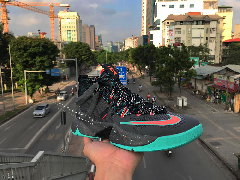 Lebron Ambassador 8 Grey Green