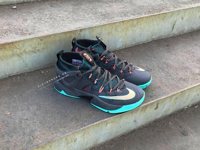 Lebron Ambassador 8 Grey Green