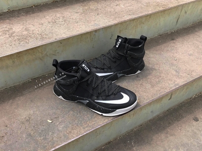 Lebron Ambassador 8 Oreo